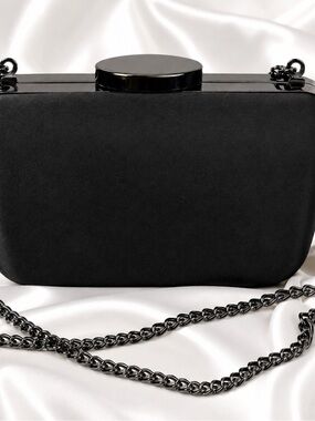✨ Forever 21 Black Hard-Case Clutch – New, Long Chain, 2010s, Minimalist-NWT
